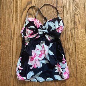 🎉Host Pick 🎉Maternity swimsuit tankini top